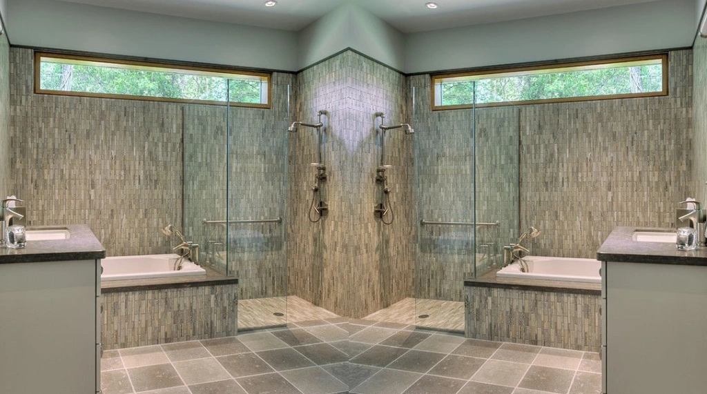 Jendela Boven dengan Balutan Dinding Batu Alam yang Natural