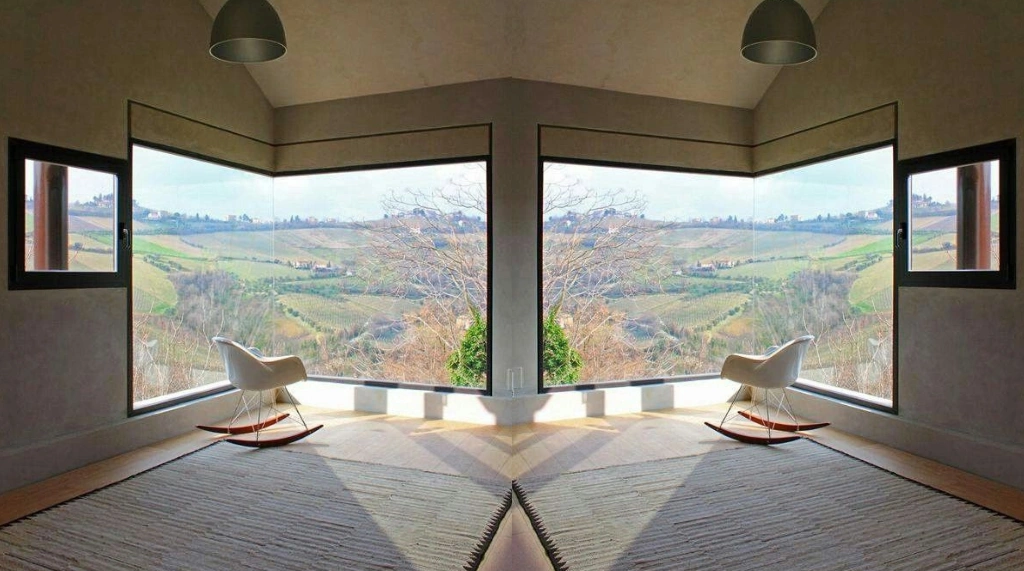 jendela kaca mati corner dengan bukaan lebar