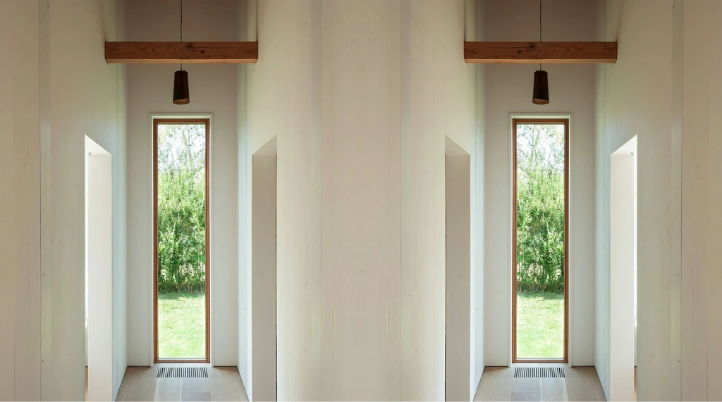 Jendela Kayu Vertikal Slim