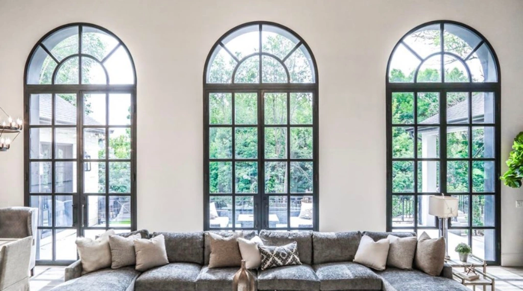 Jendela Lengkung Aluminium Model Arch-Top Grid Klasik Industrial