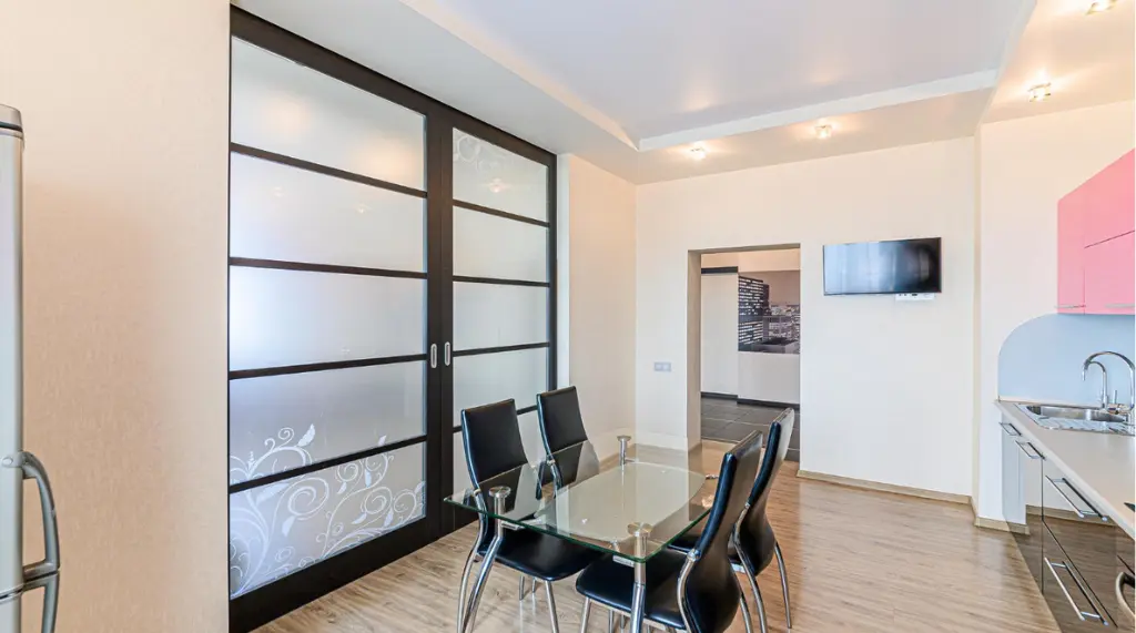 Jenis-Jenis Pintu Partisi Geser Berdasarkan Material