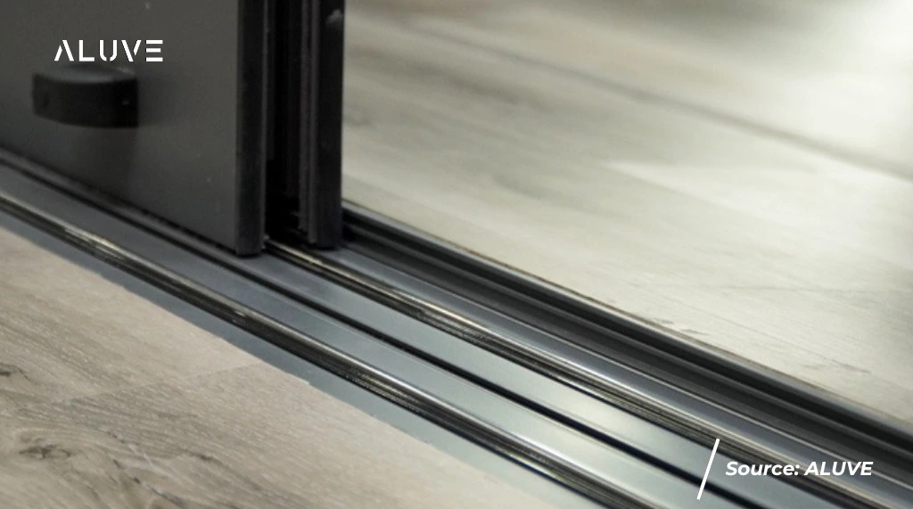 Perhatikan Kebersihan Rel Jendela Aluminium