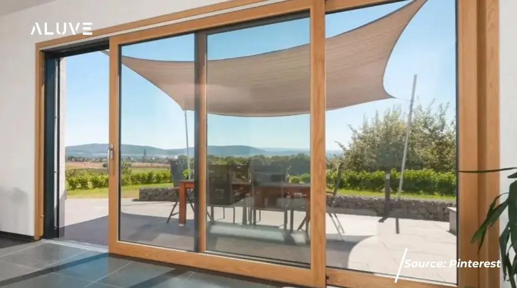 Pintu Aluminium Kaca Sliding dengan Finishing Wood Look yang Elegan