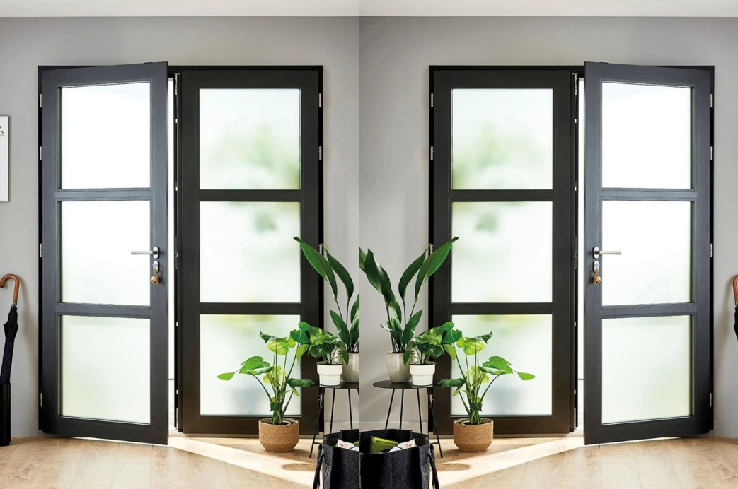 Pintu French Doors dengan Kaca Buram Minimalis