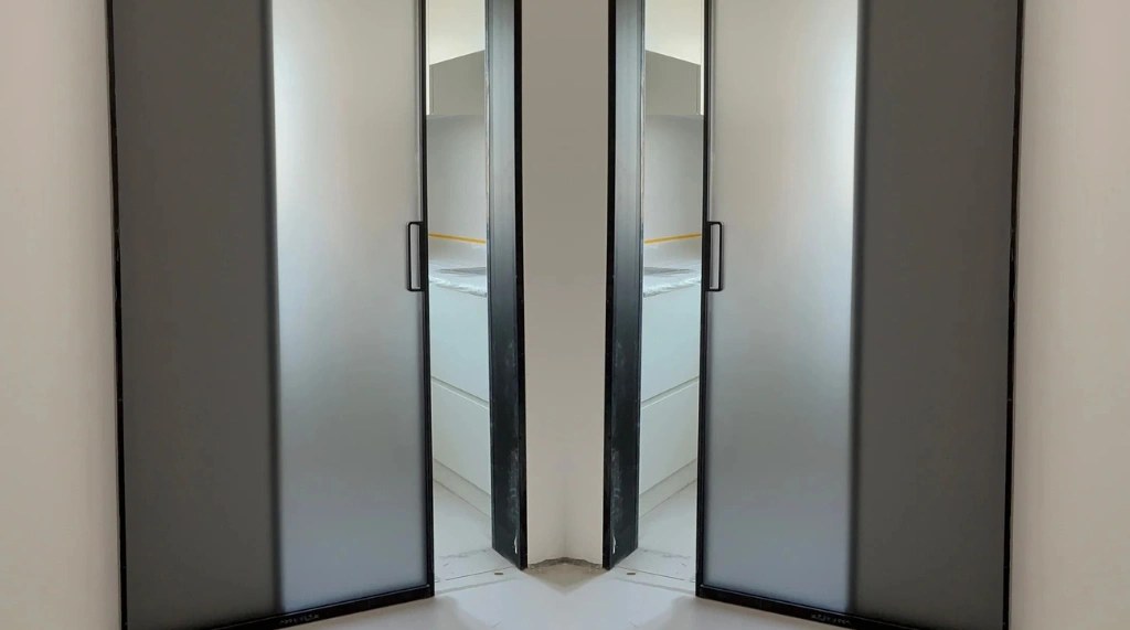 pintu kamar mandi mewah