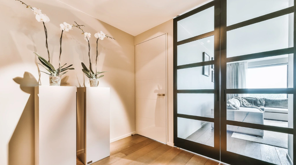 Contoh Pintu Sliding Kaca Buram dengan Bingkai Hitam