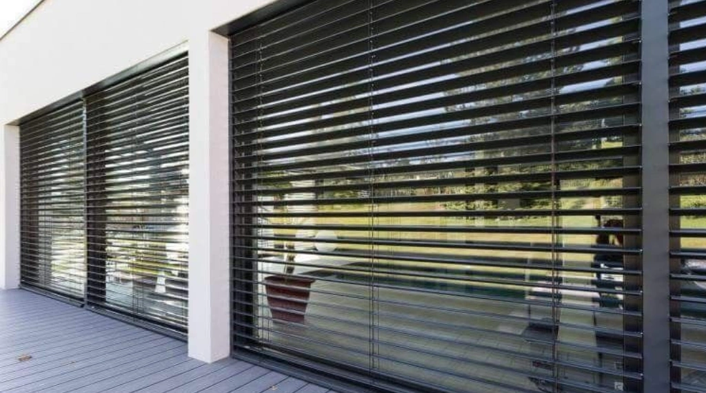 Teralis Jendela Minimalis Terbaru Konsep Linear Horizontal Clean Look