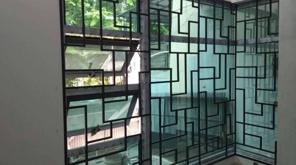 Teralis Jendela Minimalis Terbaru Model Geometris Sudut yang Estetik